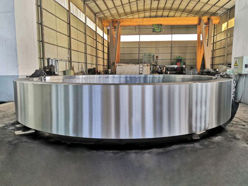 直擊鑄鋼件加工廠家-騰飛鑄鋼磨機(jī)輪帶發(fā)貨現(xiàn)場(chǎng)！