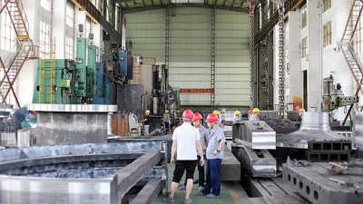 你們?yōu)槭裁床蛔霰阋说蔫T鋼件來賣呢？