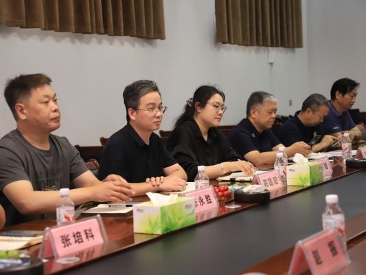 行業(yè)專家蒞臨騰飛鑄鋼考察指導(dǎo)，共話鑄鋼行業(yè)發(fā)展新篇章