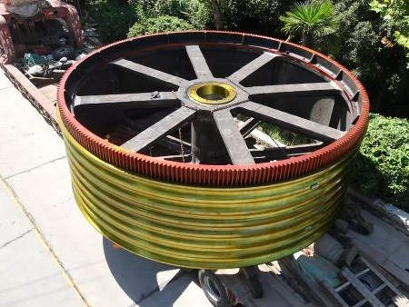 大型鑄鋼件-牽引輪如何進行精整打磨